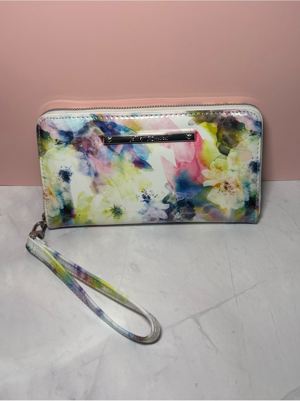🌸 Betsey Johnson Floral Print Wristlet Wallet